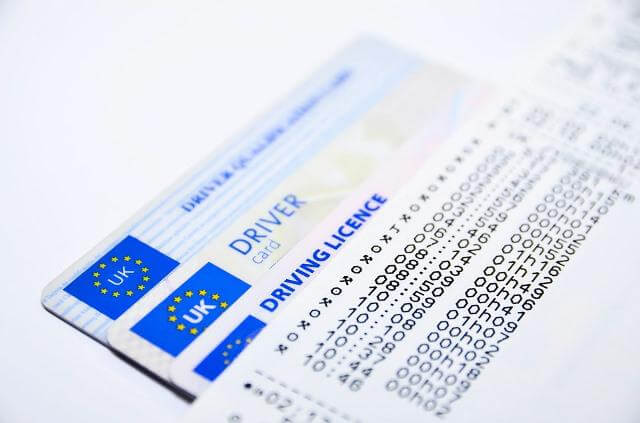 Varios permisos de conducir de la Unión Europea