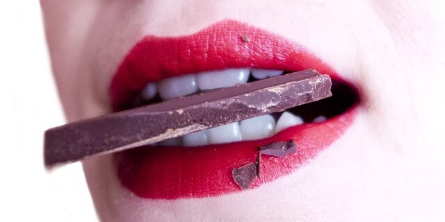 Masticar chocolate con asiduidad puede provocar caries