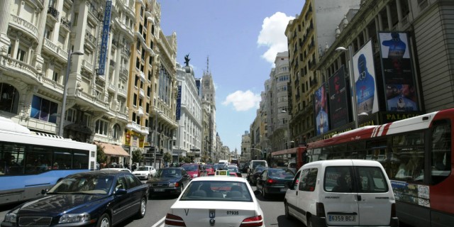 Nuevas restricciones para los vehículos más contaminantes en Madrid y Barcelona