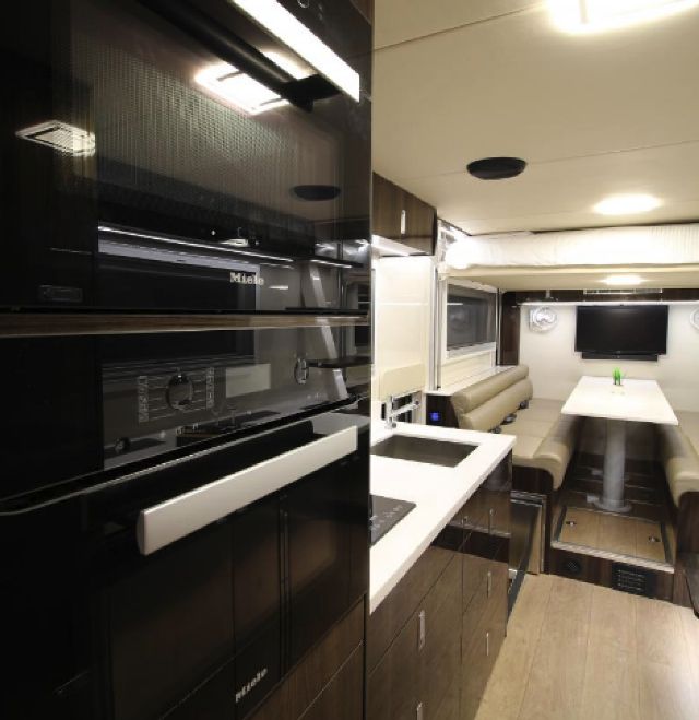 INTERIOR SLRV COMMANDER 8X8