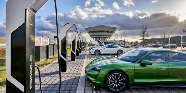 PORSCHE TURBO CARGANDO