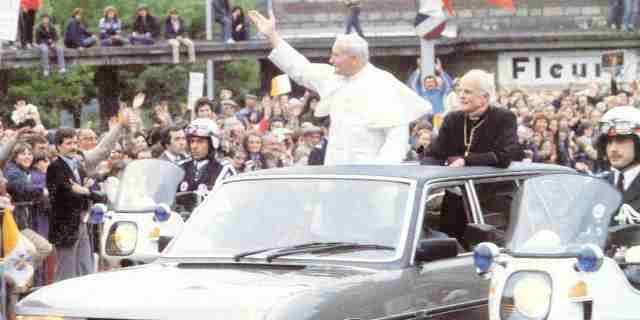 papamóvil Peugeot 604 Limousine de Juan Pablo II