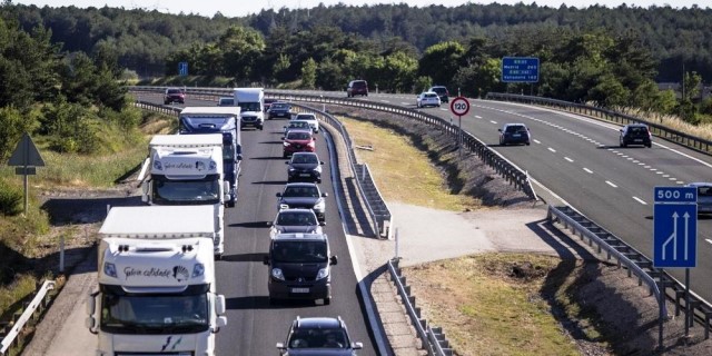 Restricciones en domingo para camiones a País Vasco e Irún