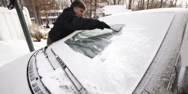 quitar hielo del parabrisas