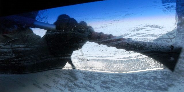 quitar hielo del parabrisas