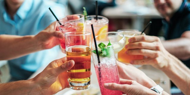 Vida saludable: ¿Conoces los riesgos de beber alcohol a diario?
