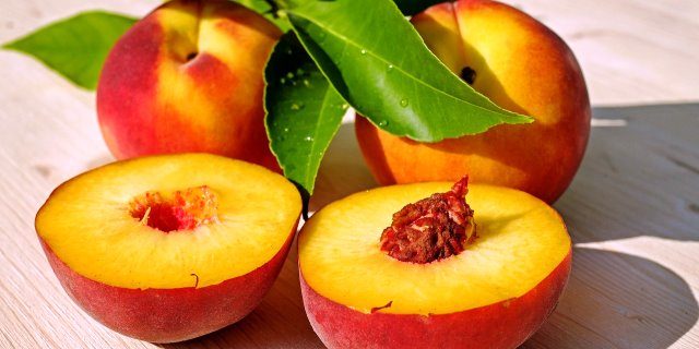 Frutas de verano saludables: Melocotones, nectarinas y fresquillas