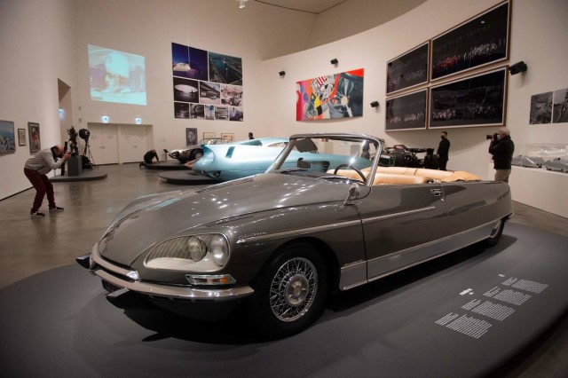 coches clásicos en el Museo Guggenheim