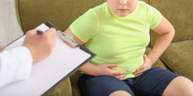 el IMC es un riesgo cardiovascular a futuro si se da en la infancia sobrepeso