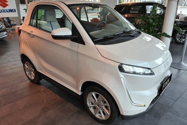 coche eléctrico chino de Lidl Elaris Finn