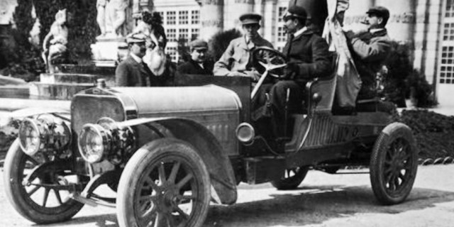 Francisco Abadal con Alfonso XIII en un Hispano Suiza