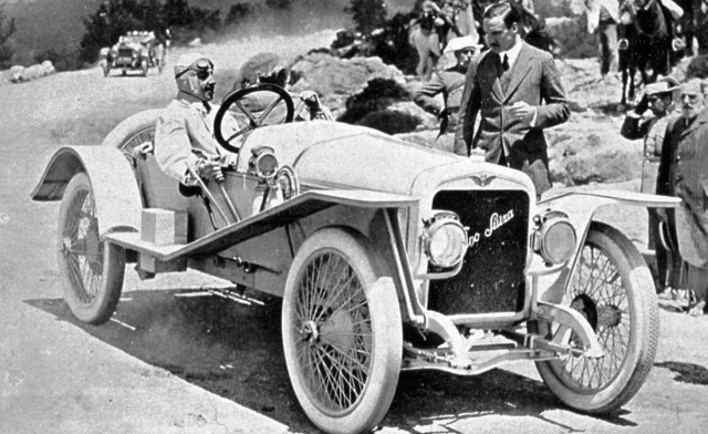 Alfonso XIII en Hispano-Suiza T45