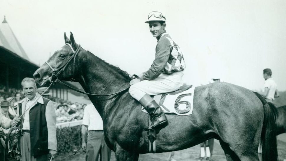 Native Dancer caballo
